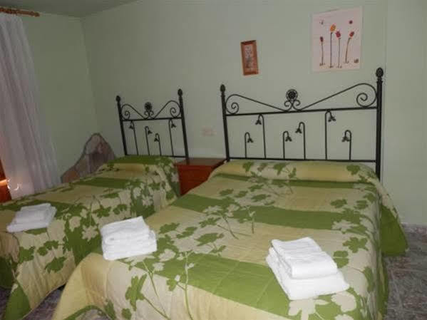 Hostal El Portalico Linares de Mora Kültér fotó